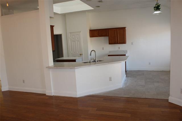 Building Photo - 3325 Bluegrass Dr