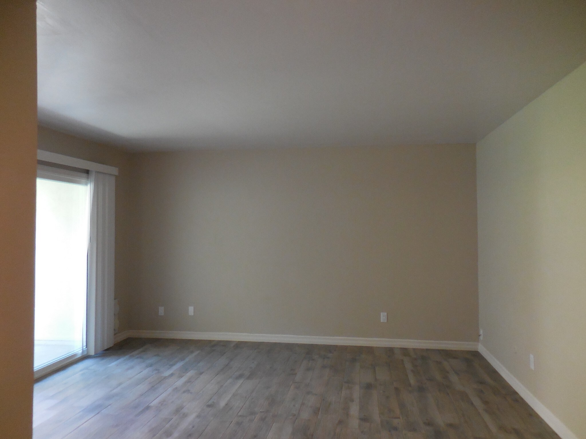 Building Photo - 3250 Ashford St