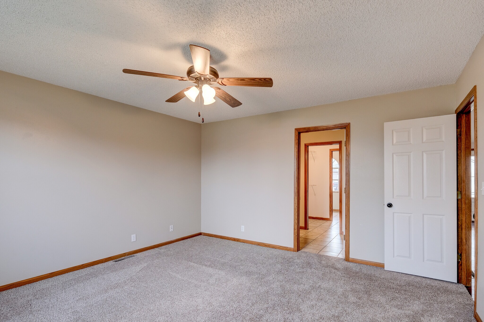 Building Photo - 325 Turf Ln