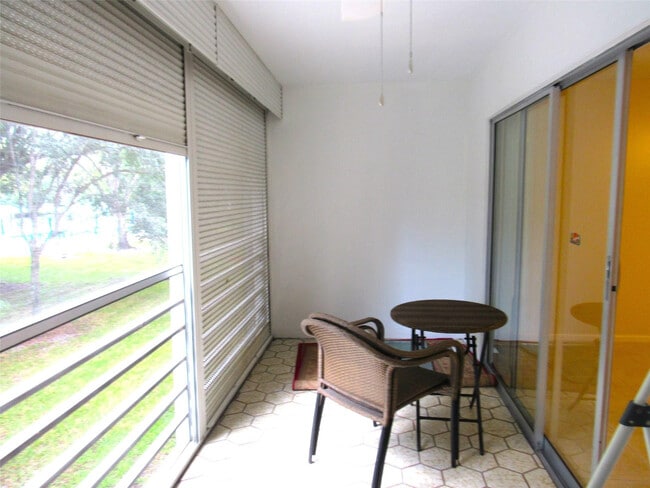 Building Photo - 3001 Portofino Isle