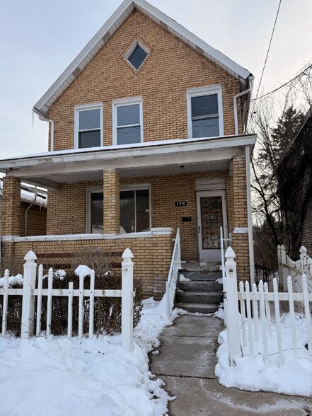 Building Photo - 179 6th Ave