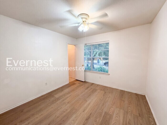 Building Photo - 109 Covey Ln