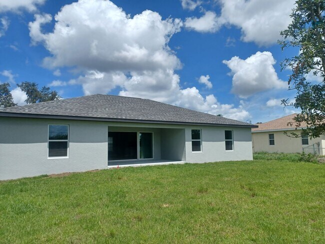 Building Photo - 417 SW 26th Ave