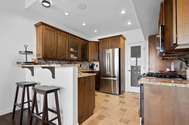 Building Photo - Fully Furnished Mid-Century Modern home wi...