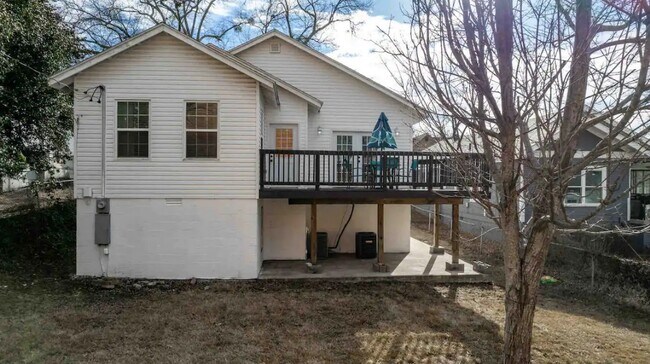 Building Photo - 4420 Lee Ave