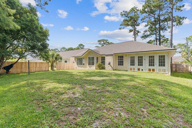 Building Photo - 208 Palm Cir