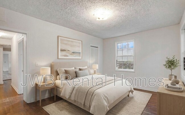 Building Photo - 330 W 26th St