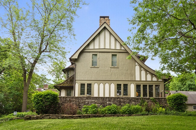 Building Photo - 2023-2027 W 108th Pl