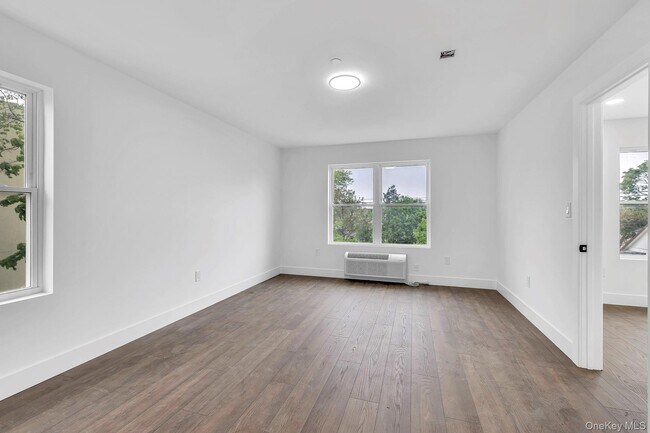 Building Photo - 74 Broadway