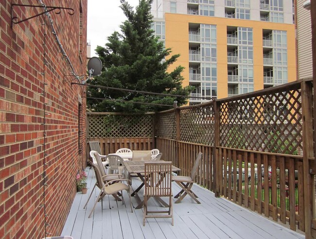 Building Photo - 1333 Belmont St NW