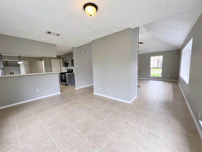 Building Photo - 2033 Sandy Knoll Dr