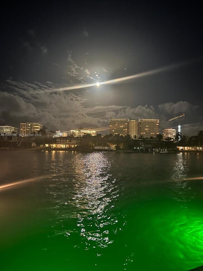 Building Photo - 9821 E Bay Harbor Dr