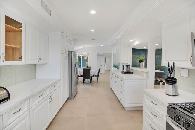 KITCHEN - 16047 Meadowcrest Rd