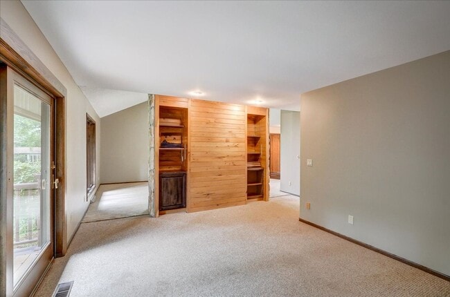 Building Photo - Parkwood Hills – Spacious 4 Bedroom, 3 Bat...