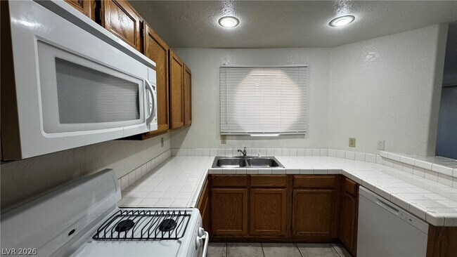 Building Photo - 5044 S Rainbow Blvd