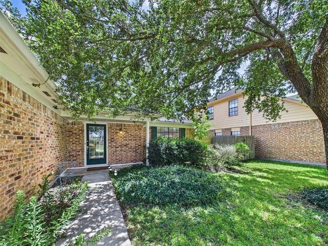 Building Photo - 814 Lochnell Dr