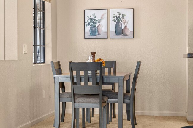 Building Photo - Furnished 3 Bedroom close to Downtown Tucson Pima West and U of A