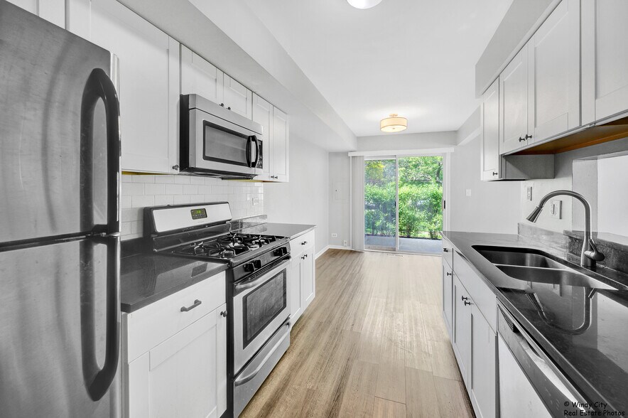 Building Photo - 240 Acorn Dr