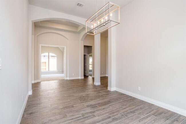 Building Photo - 1639 Rosedale Dr