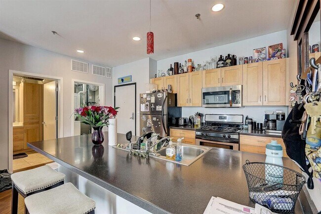 Building Photo - 2080 N Commerce St