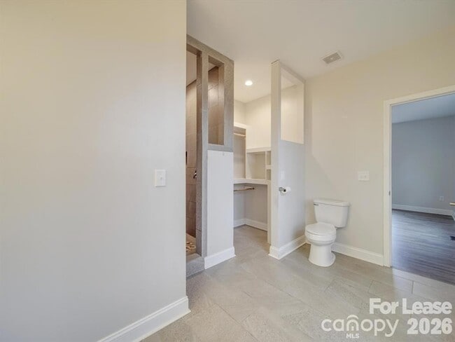 Building Photo - 824 Woodrun Dr