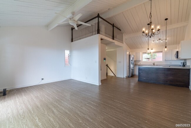 Building Photo - Spacious 4BR/2.5BA/2PKG Townhome with Ocea...