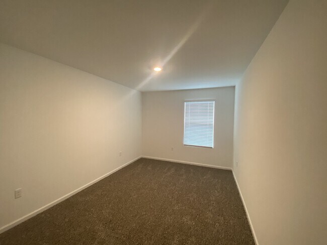 Building Photo - Beautiful 4-Bedroom Home in Cross Creek – Resort-Style Amenities & Convenient Clay County Location!