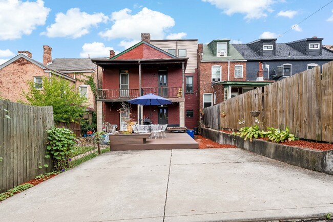 Building Photo - 254 38th St