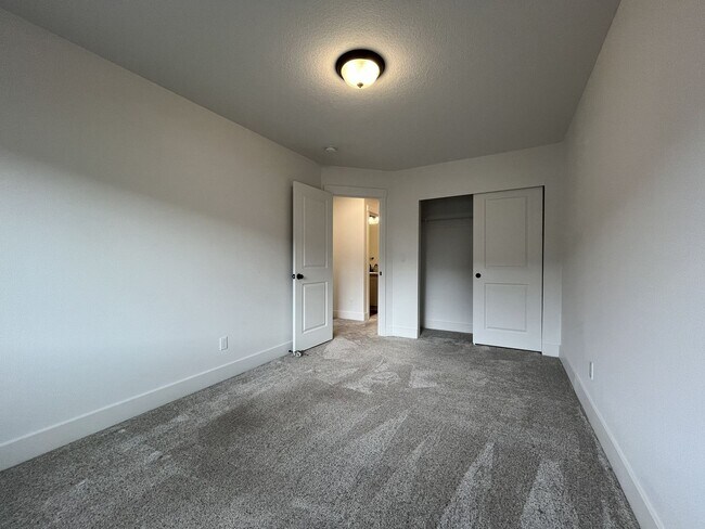 Building Photo - Modern 2022-Built 3-Bedroom Home with Open Layout, Entertainer’s Kitchen. Near Parks & Playgrounds