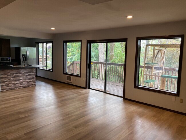 Building Photo - 17221 SE Oatfield Rd