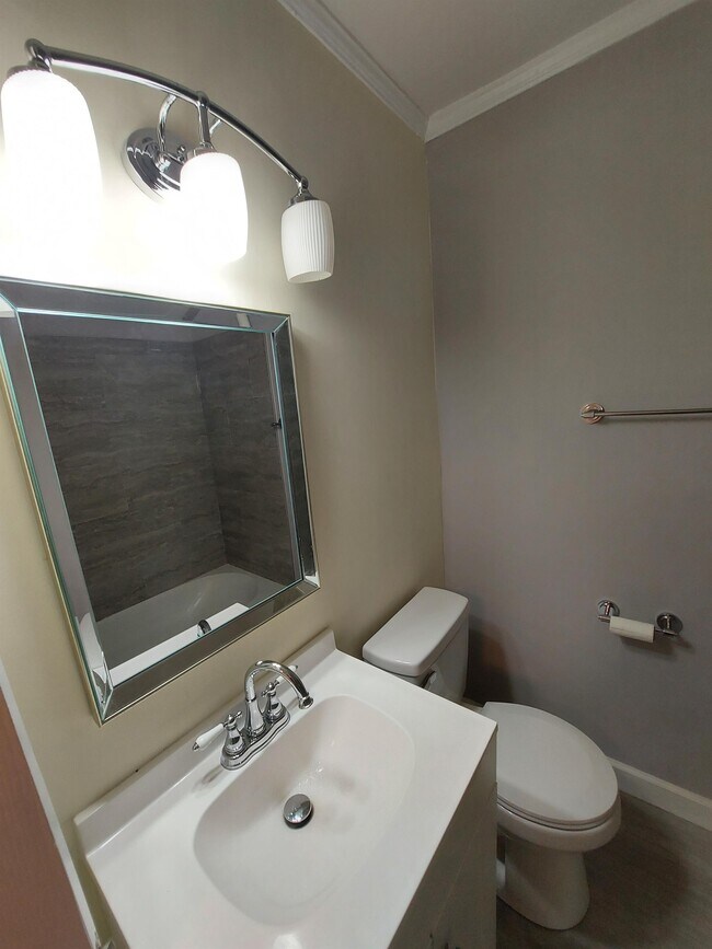 Building Photo - 1713 Lacy St