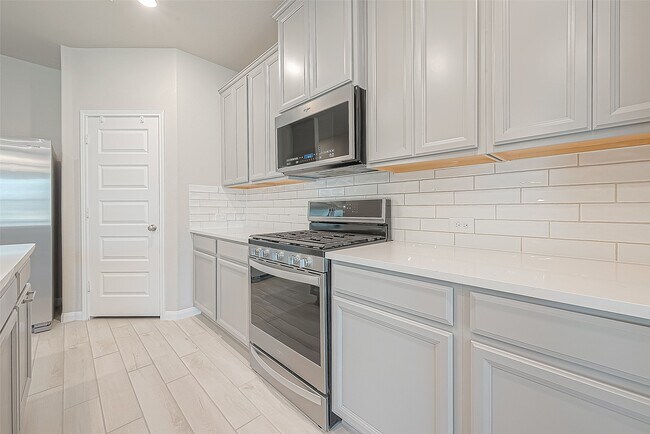 Building Photo - 331 Hbr Frst Ln