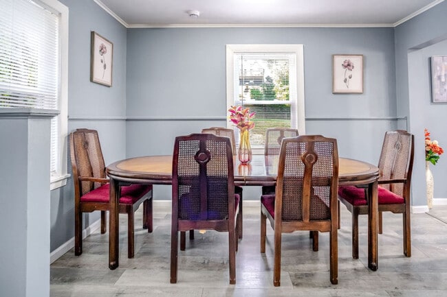 Building Photo - 176 Grand Ave