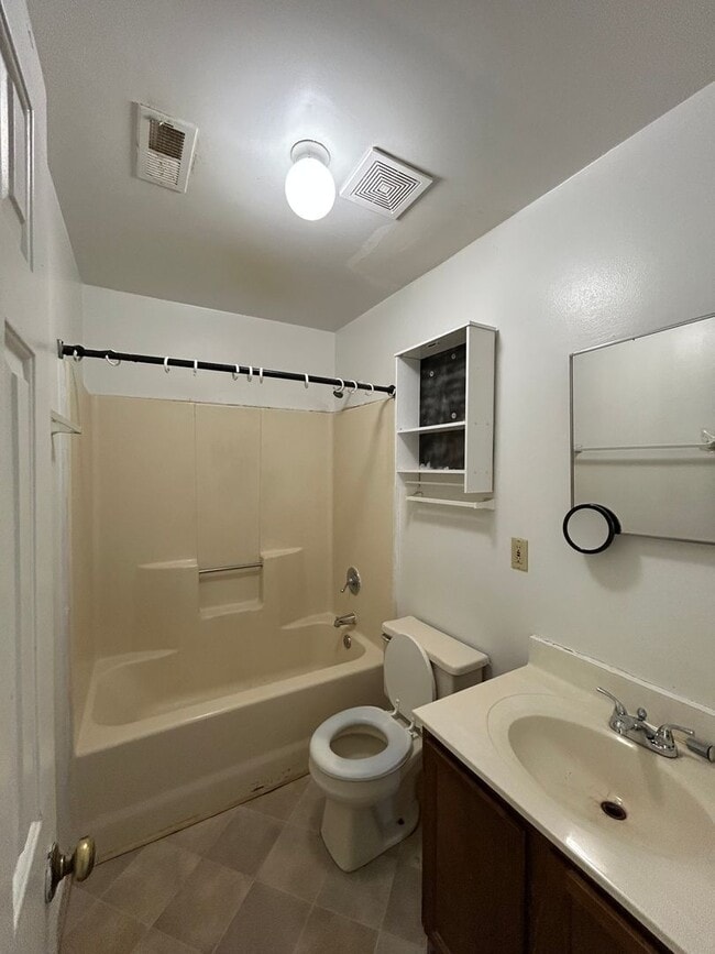 Building Photo - 2 Bedroom House for Rent in Virginia Beach