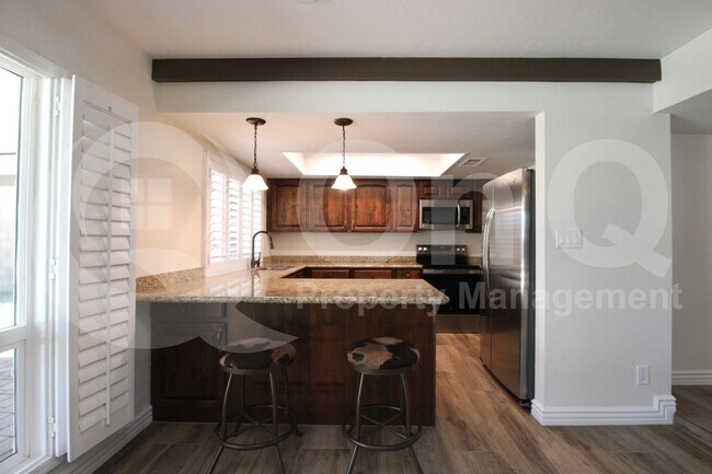 Building Photo - 2439 E Mercer Ln