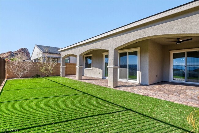 Building Photo - 76 Tatahatso Pt St