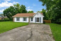 Building Photo - 3BR/2BA Home Near UWF with High Ceilings, Large Backyard Deck & Fully Fenced Yard