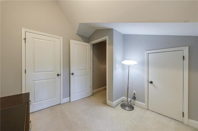 Building Photo - 1939 Saxon Valley Cir NE