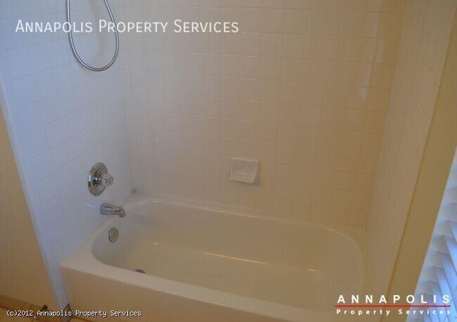 Building Photo - 2701 Thornbrook Ct