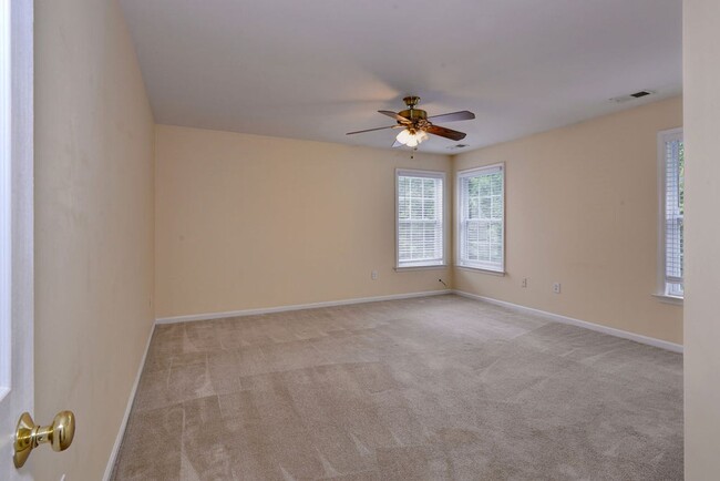 Building Photo - Spacious Home in York County
