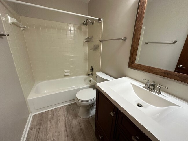Building Photo - Beautifully maintained 2/1 in Brewster Est...