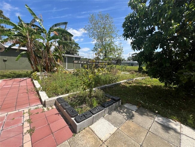 Building Photo - 2372 Abscott St