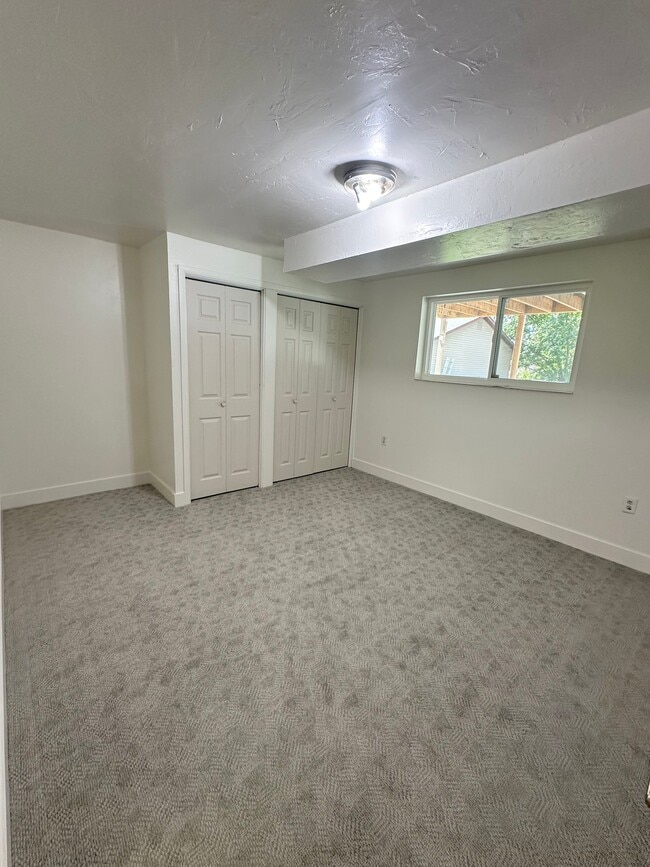 Building Photo - 270 S Edgehill Dr