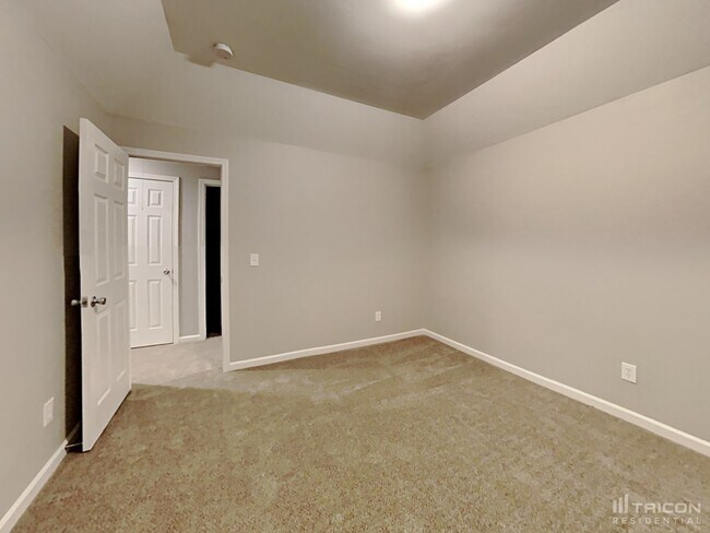 Building Photo - 1403 Peachcroft Rd
