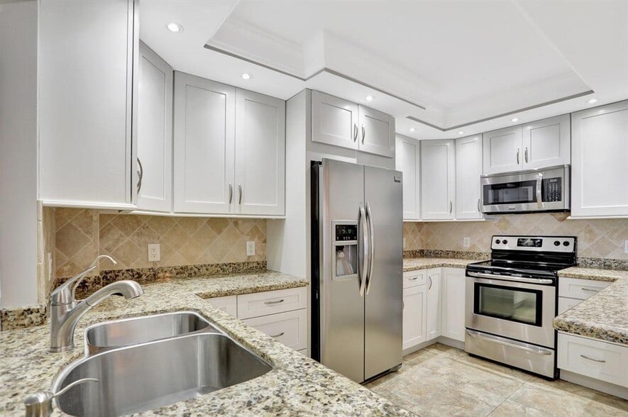Building Photo - 405 N Ocean Blvd