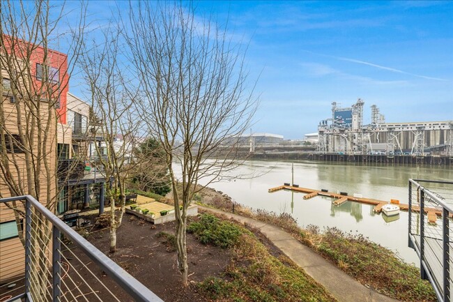 Building Photo - Newly Renovated condo with Stunning River ...