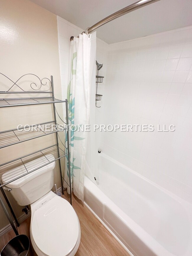 Building Photo - 710 Lunalilo St