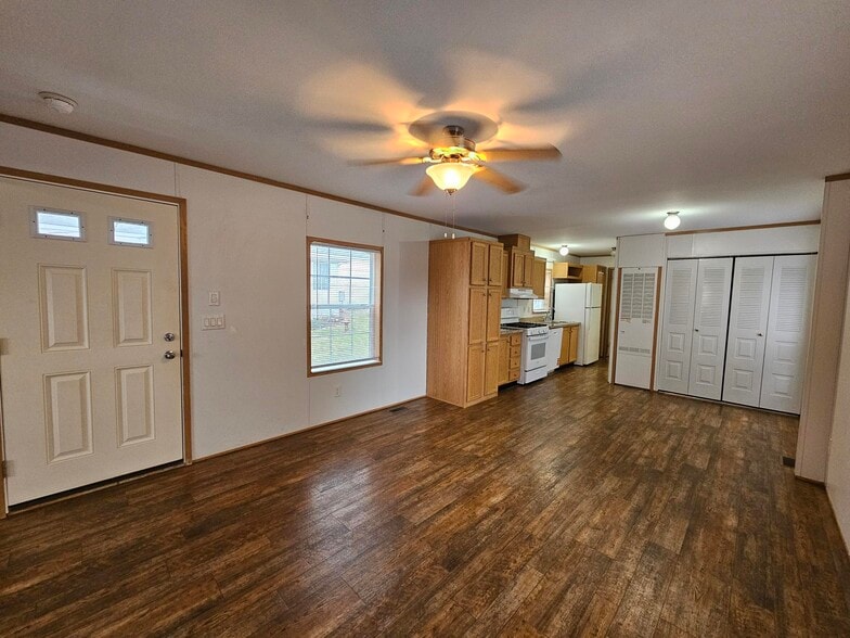 Building Photo - 4 Parkview Dr