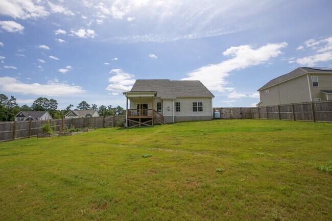 Building Photo - Gorgeous 4 bedroom home in Vass