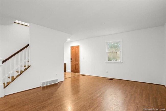 Building Photo - 10 Harvann Rd